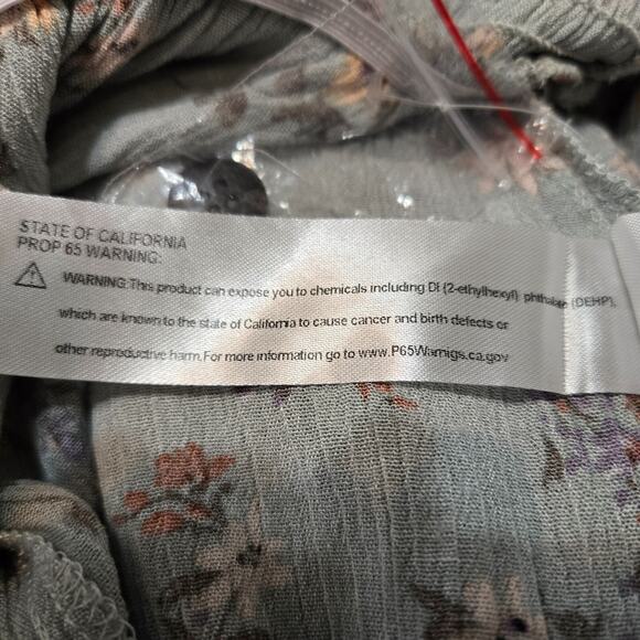 Camellia Women's Lite Blue Floral Romper Smocked Back V-neck Button Front Size M - Picture 11 of 11